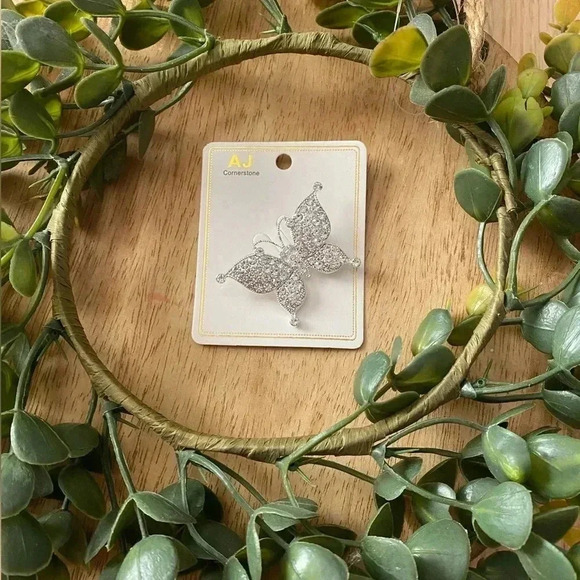 🆕 Butterfly Filigree Brooch Pin Silver🆕 - Picture 1 of 5